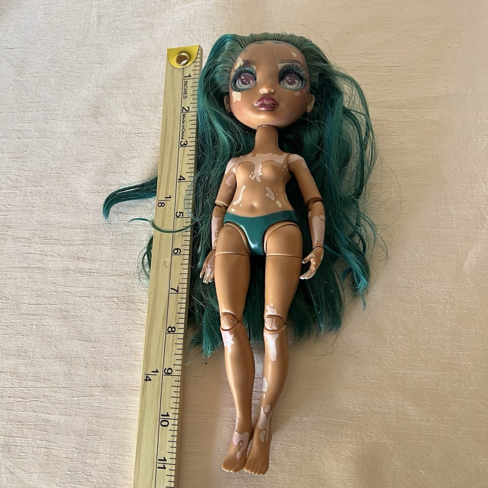 Rainbow High JEWEL RICHIE Vitiligo Green Rare MGA 2022 Series 4 Doll Unique - Picture 6 of 6